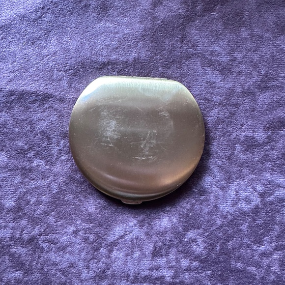 Vintage Mirrored Powder Compact - Picture 2 of 8